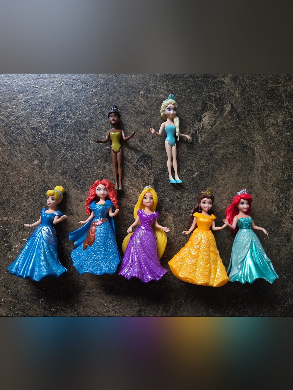 MagiClip Disney Princess Dress Up Mini Dolls